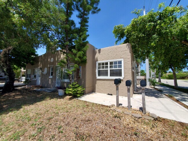 Building Photo - 301 Central Dr