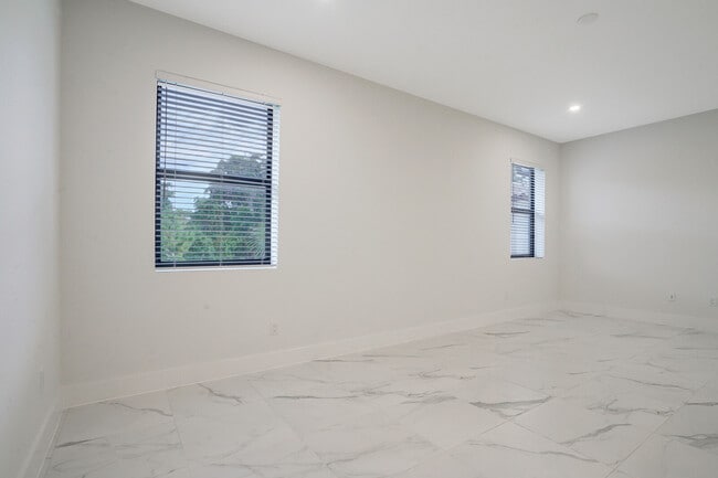 Building Photo - 352 Bella Sol Way