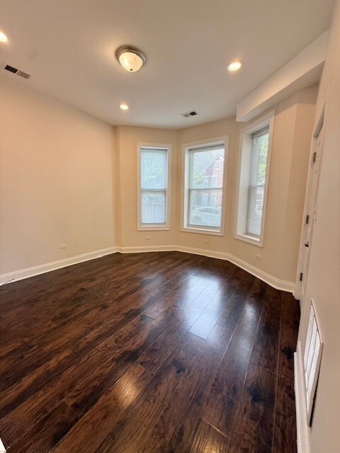 Building Photo - 1325 S Komensky Ave