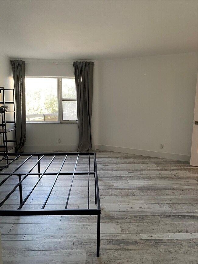 Building Photo - 1200 Hibiscus Ave