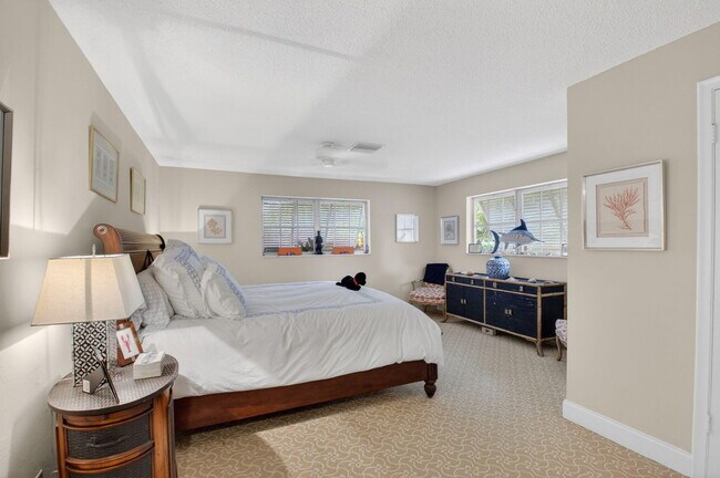 Building Photo - 30 Spanish River Dr