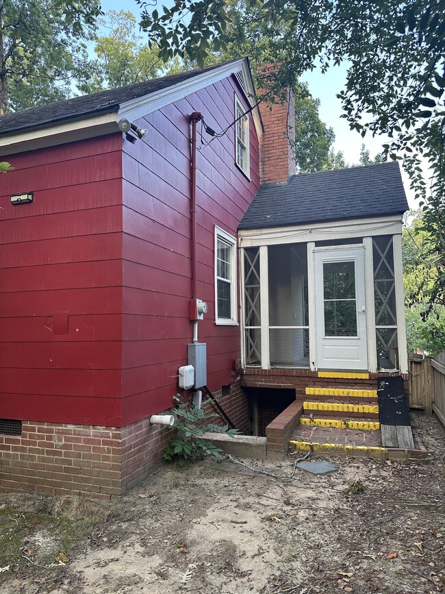 Building Photo - 1517 N Roxboro St