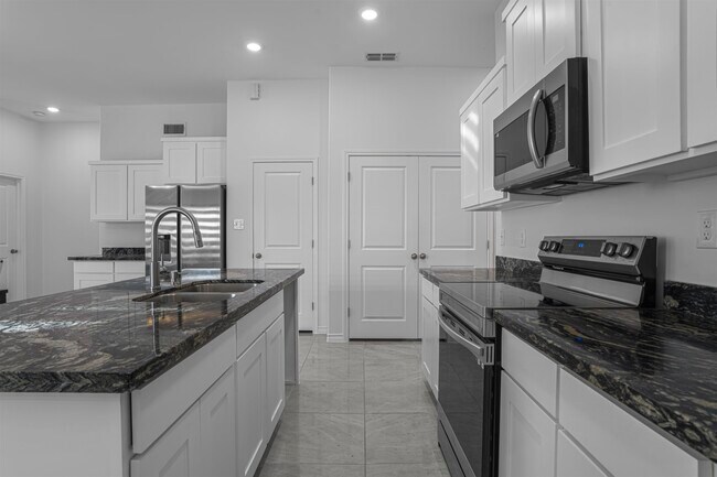 Building Photo - 5428 Encanto Dr