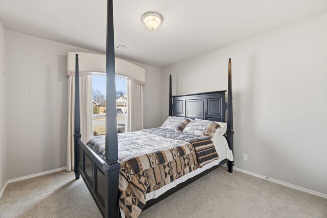 Building Photo - Move-in ready 3 Bed, 2.5 Bath, 3 Car, BA Schools