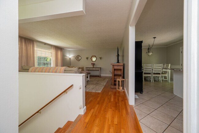Building Photo - 3 br/ 2 bath home, private setting with garage/workshop