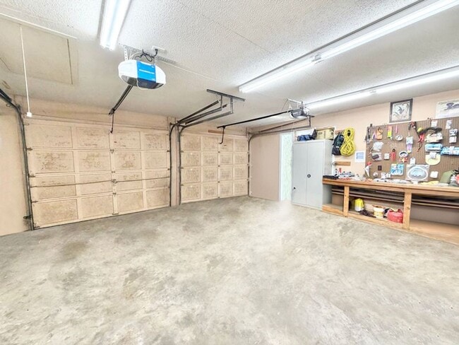 Building Photo - 490 Strathy Hall Dr