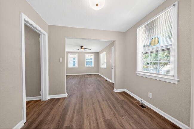 Building Photo - 2848 Blan St