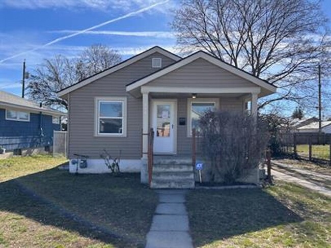 Building Photo - Single Family Home on Spokanes North Side!!