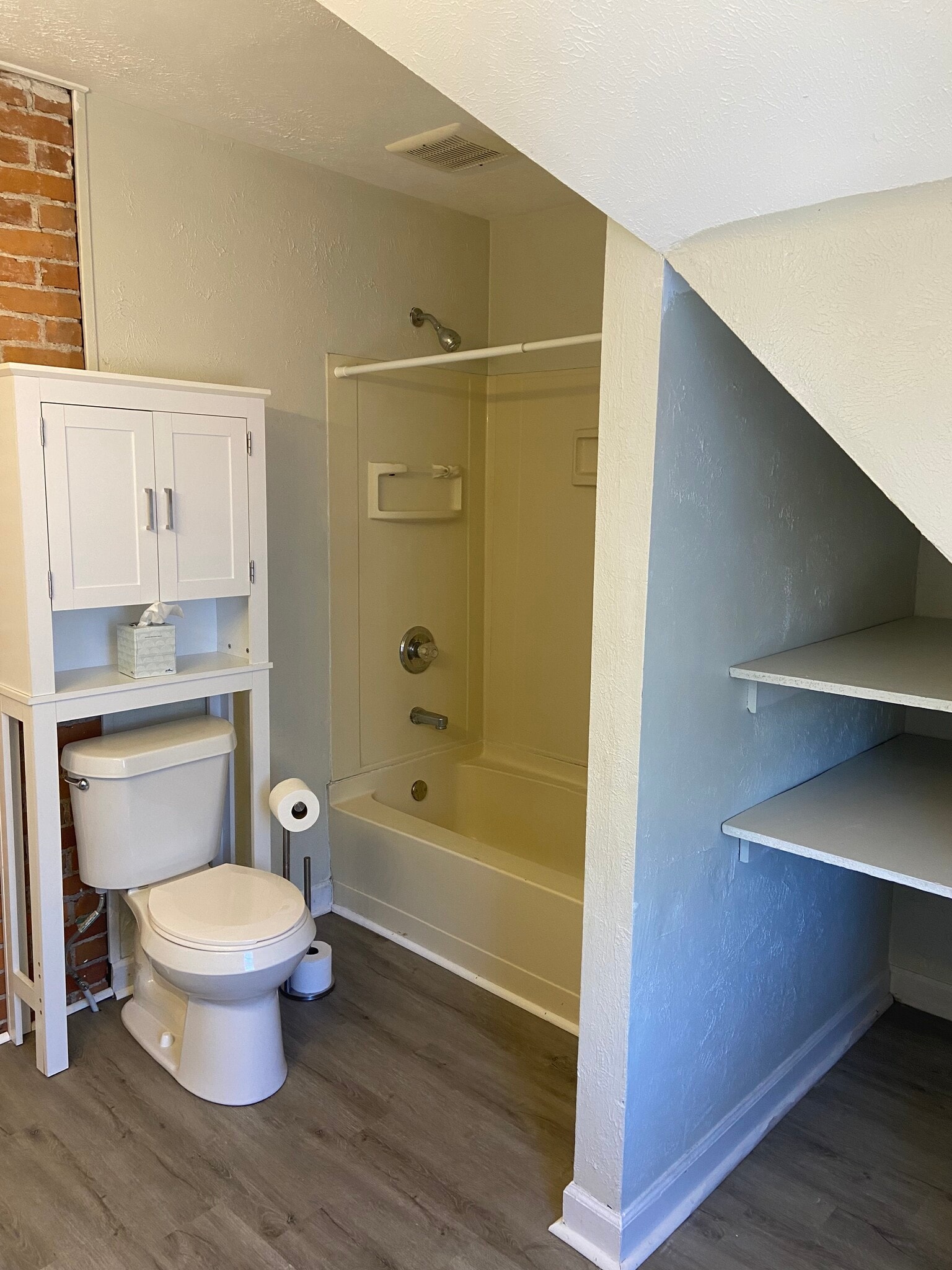 Building Photo - 734 Egleston Ave