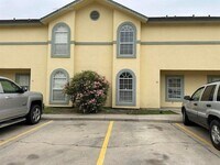 Building Photo - 1000 Ranchway Dr