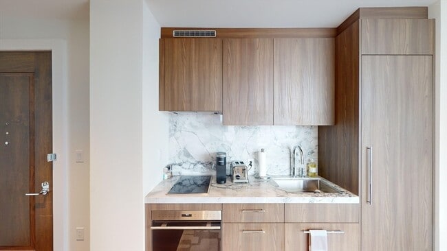 Building Photo - 430 Stuart St