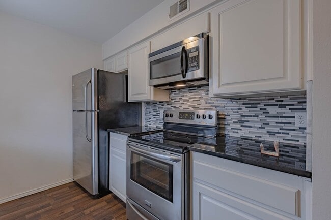 Building Photo - 3310 Tanglewood Ln