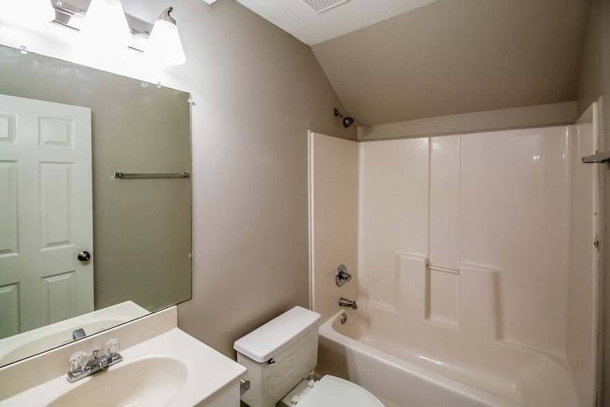 Building Photo - 3455 Pendulum Dr N