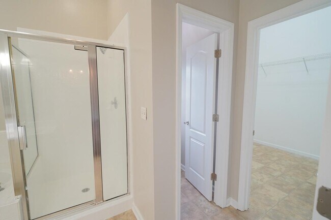 Building Photo - 1908 Wagon Wheel Cir W