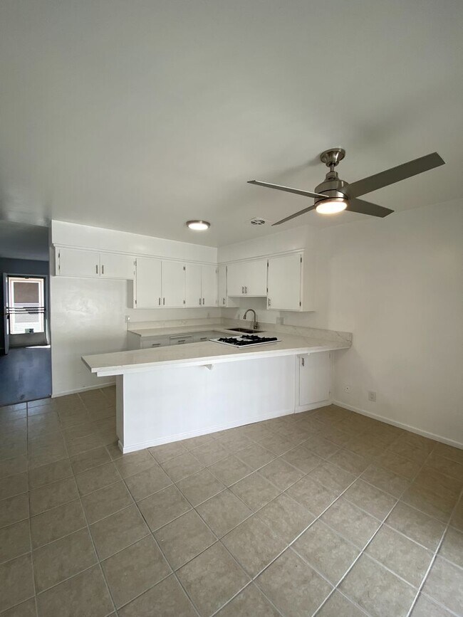 Building Photo - w651