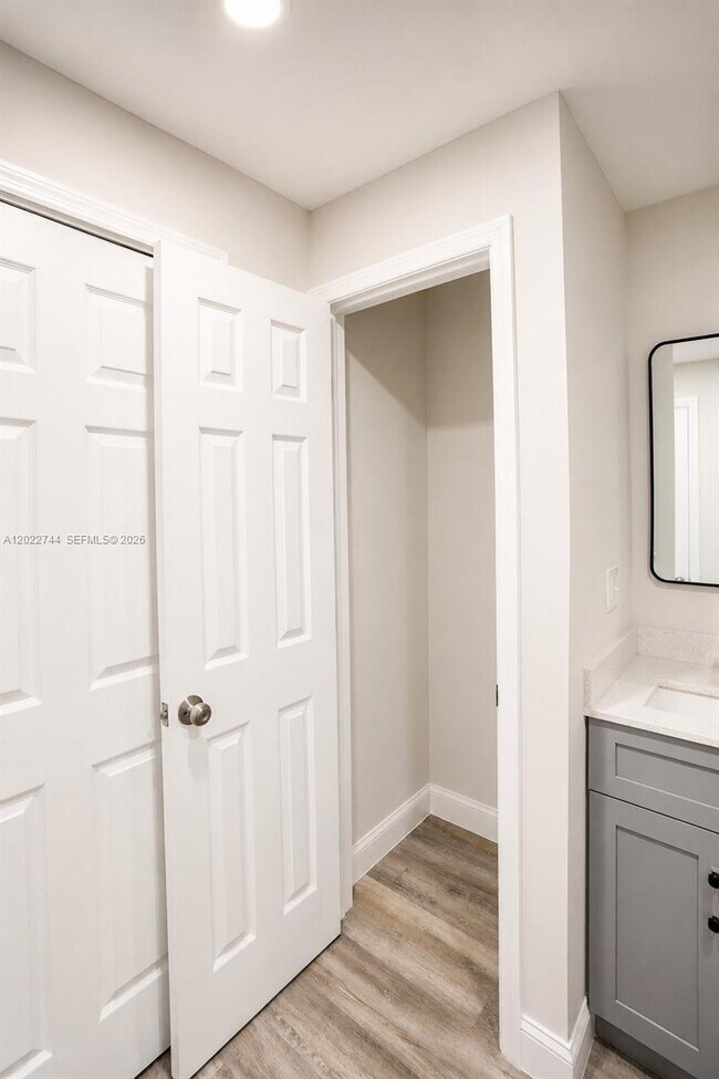 Building Photo - 2573 Conroy Dr