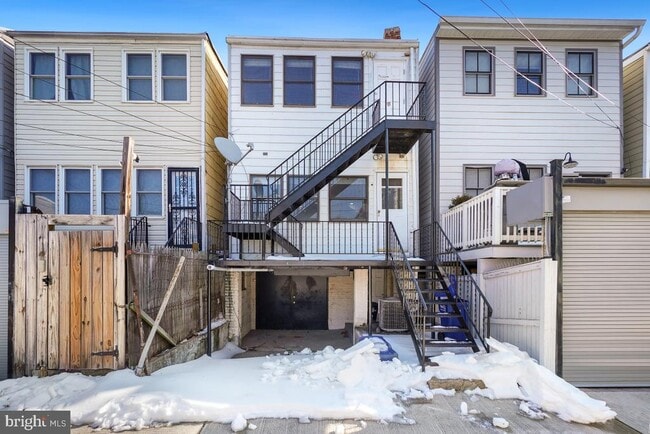 Building Photo - 249 11th St SE