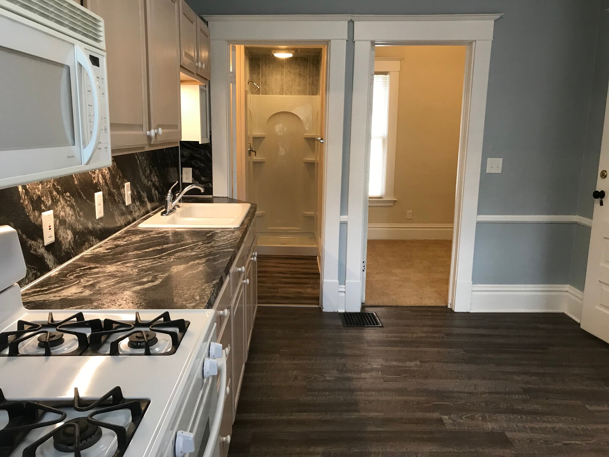 Building Photo - 128 Luton Ave SE