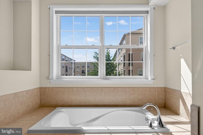 Building Photo - 42563 Highgate Terrace