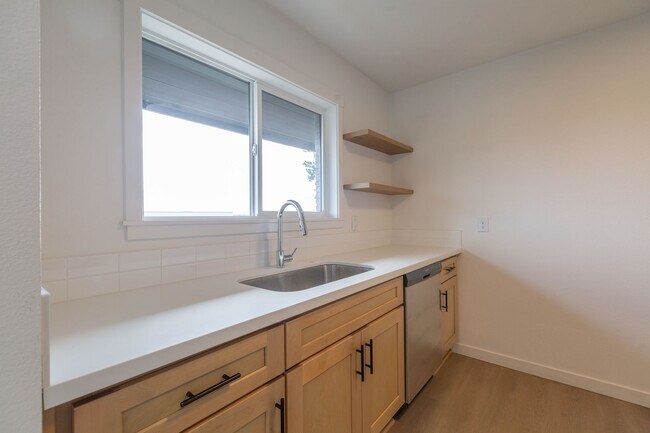 Building Photo - Crowne Pointe Apartment Homes