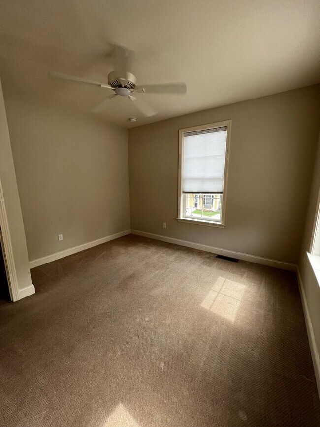 Building Photo - 251 Bayberry Cir
