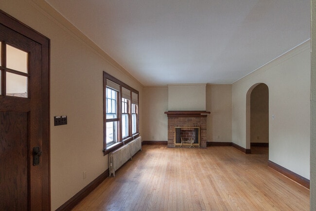 Building Photo - 2642 Kendall Avenue