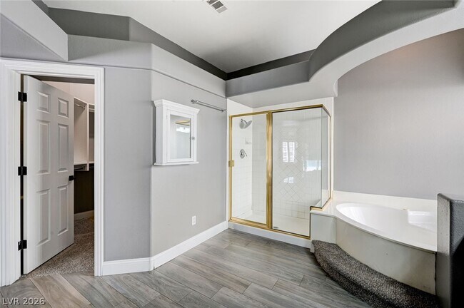 Building Photo - 3800 Beacon Point St