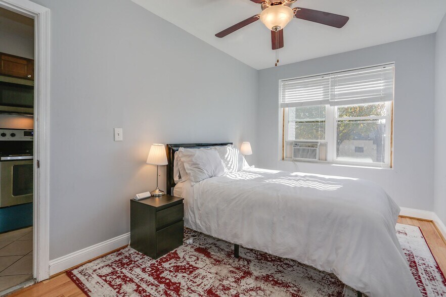 Bedroom - 1719 H St NE