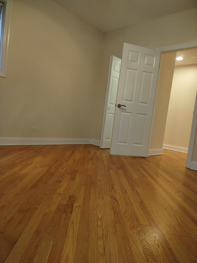 Building Photo - 6209 S University Ave