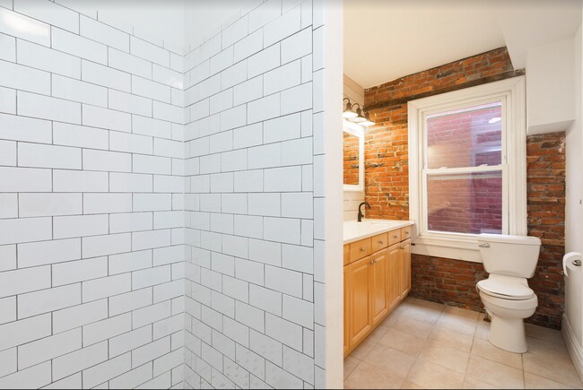 Building Photo - 132 S 20th St