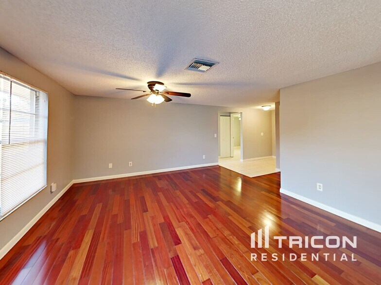 Building Photo - 3311 Russett Dr