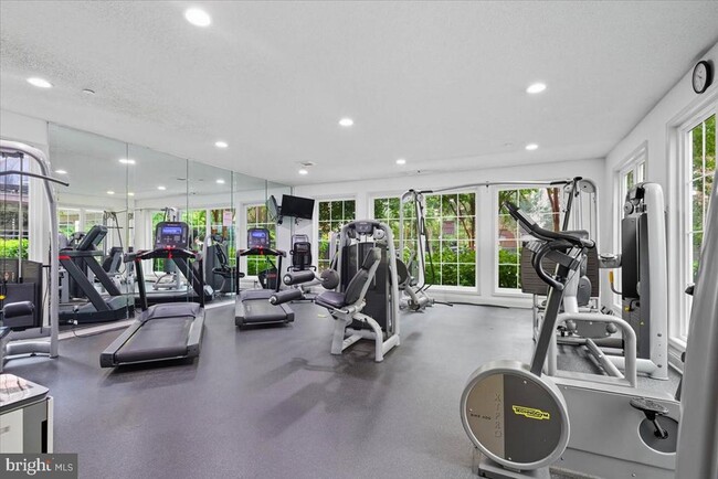 Building Photo - 1524 Lincoln Way