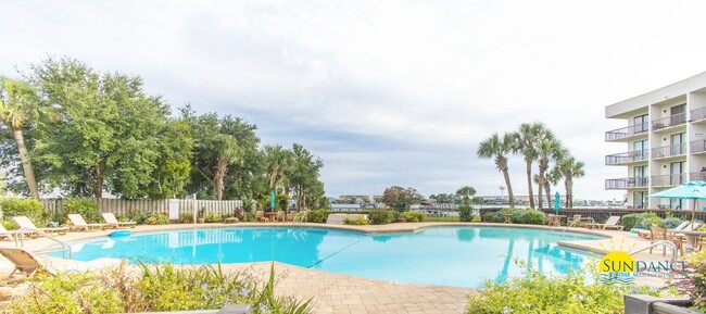 Building Photo - Stunning Waterfront 2BR/2.5BA Townhome wit...