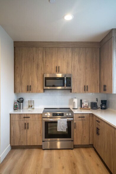 Building Photo - 3505 NE Creston Ave