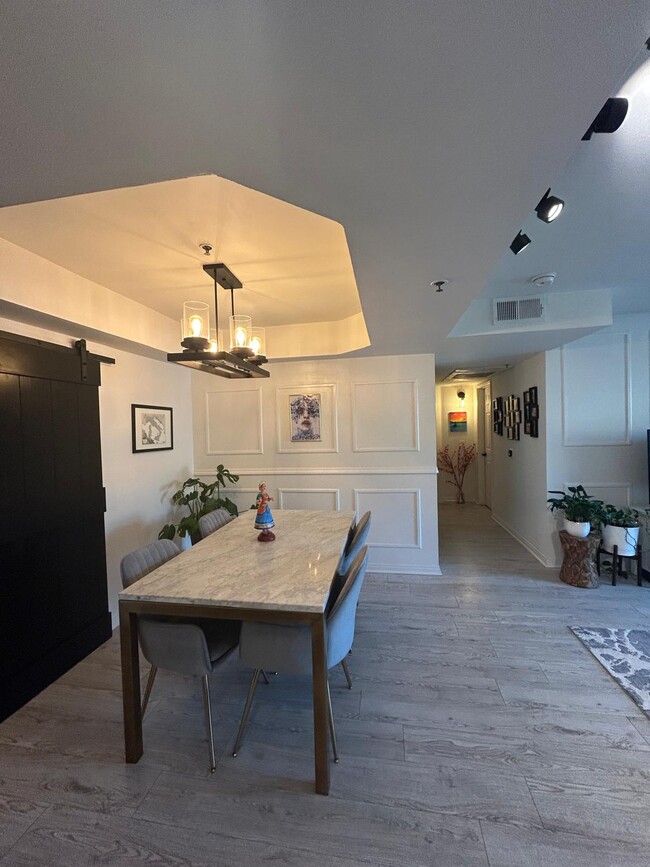 Dining area - 801 Pine Ave