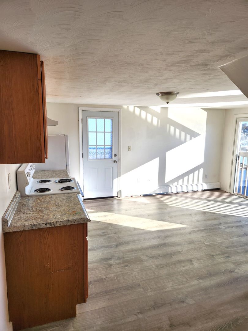 Building Photo - 2 Seminole St