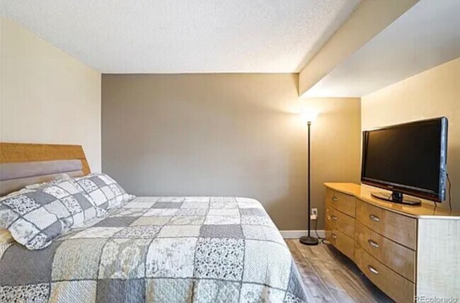 Building Photo - Beautiful 1 Bedroom Condo near City Center in Aurora