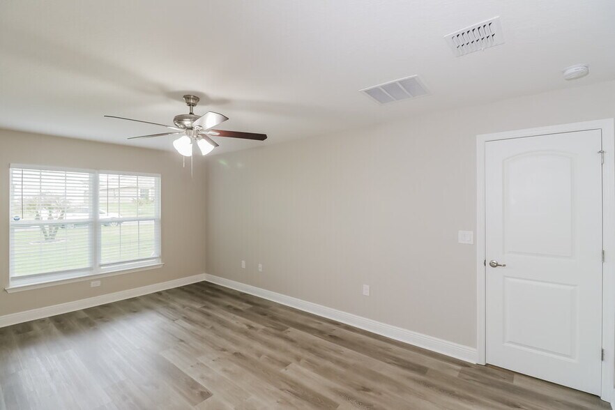 Building Photo - 803 Edith Dr