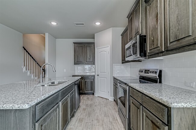 Building Photo - 327 Sweetspire Dr
