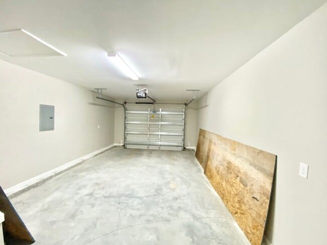 Building Photo - 331 Passion Flower St