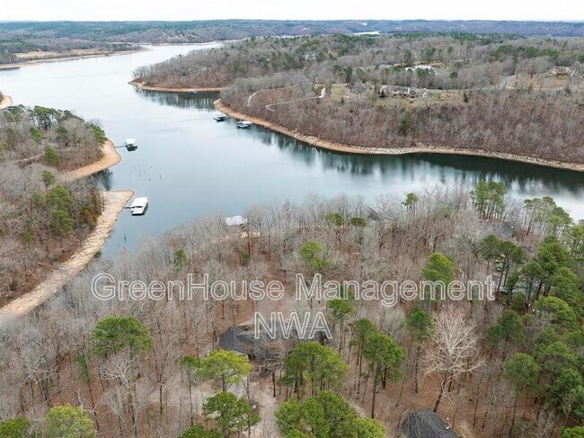 Building Photo - 8984 Falls Hollow Rd