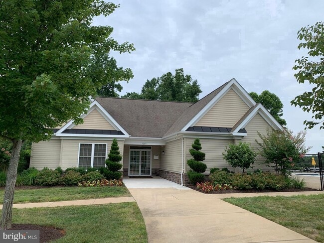 Building Photo - 987 Longview Ln