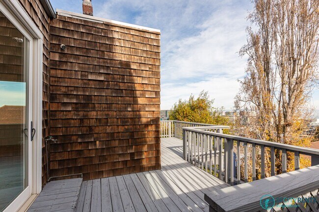 Building Photo - Potrero Hill: Remodeled Top Floor with City Views, Bonus Room & 2 Car Parking