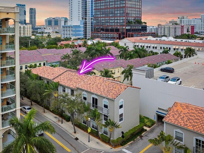 Building Photo - 560 S Sapodilla Ave