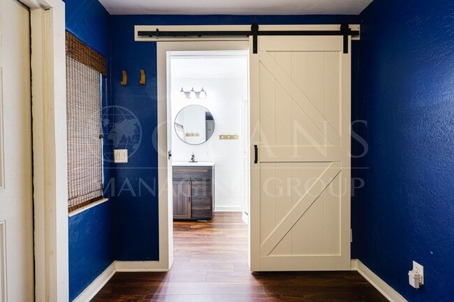 Building Photo - Historic GEM! – The First Female-Built Home in Holly Hill