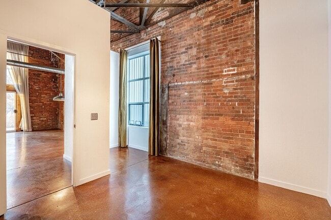 Building Photo - 3033 Blake St