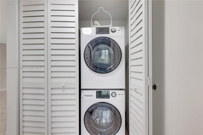 Building Photo - 8592 W Sunrise Blvd