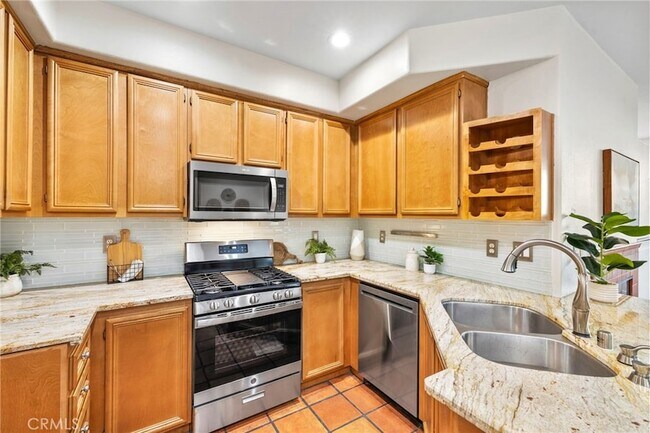 Building Photo - 19 Vinca Ct