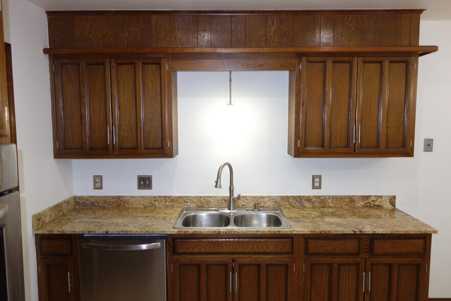 Building Photo - 7108 S Indianapolis Ave