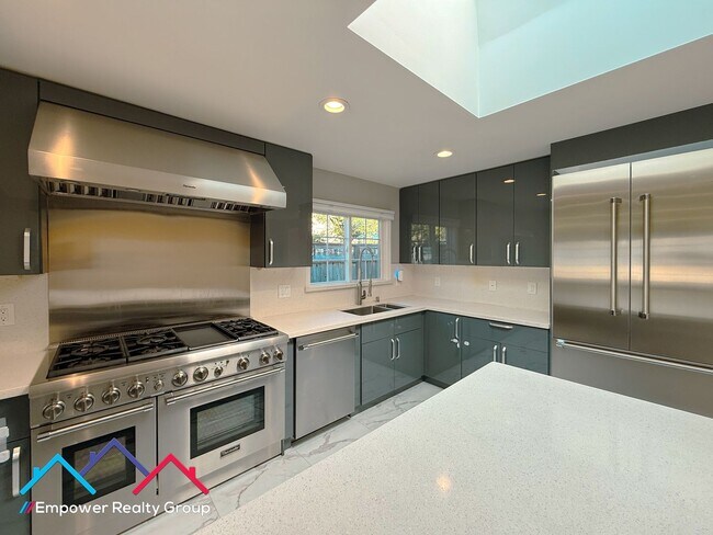 Building Photo - 3 bed 2 bath Single Family Home is Desired Millbrae Neighborhood